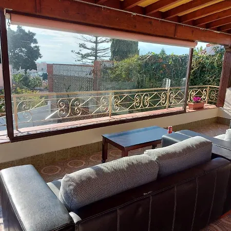 Con Piscina Privada 度假居