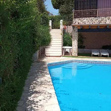 Con Piscina Privada 度假居 托雷莫利诺斯