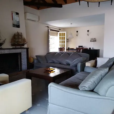 Con Piscina Privada 度假居