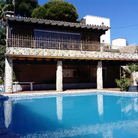 Con Piscina Privada 度假居 *